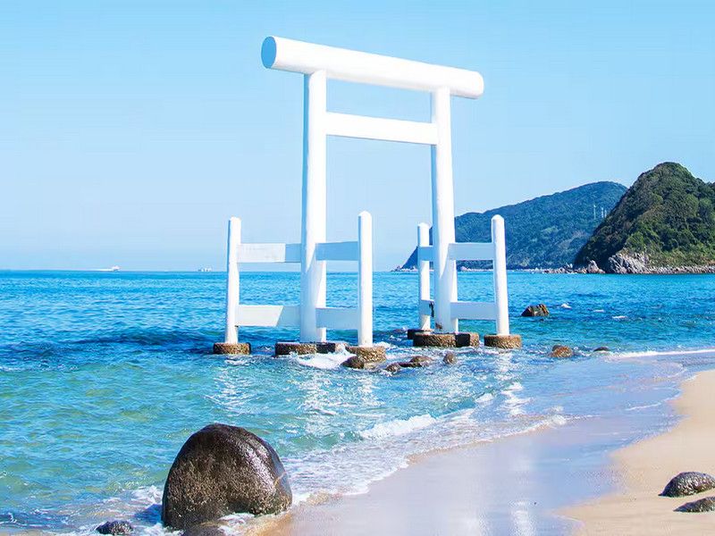 櫻井二見浦~白色鳥居